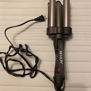 Revlon Dual Barrel Hair Styler in Black and Silver